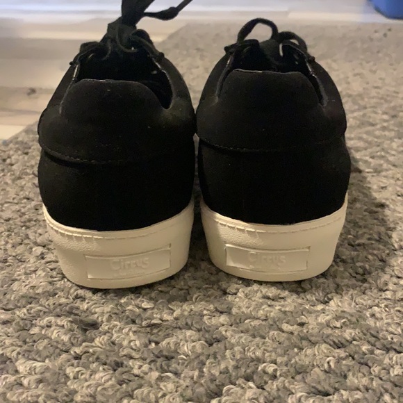 New never warn size 8 - Picture 3 of 4